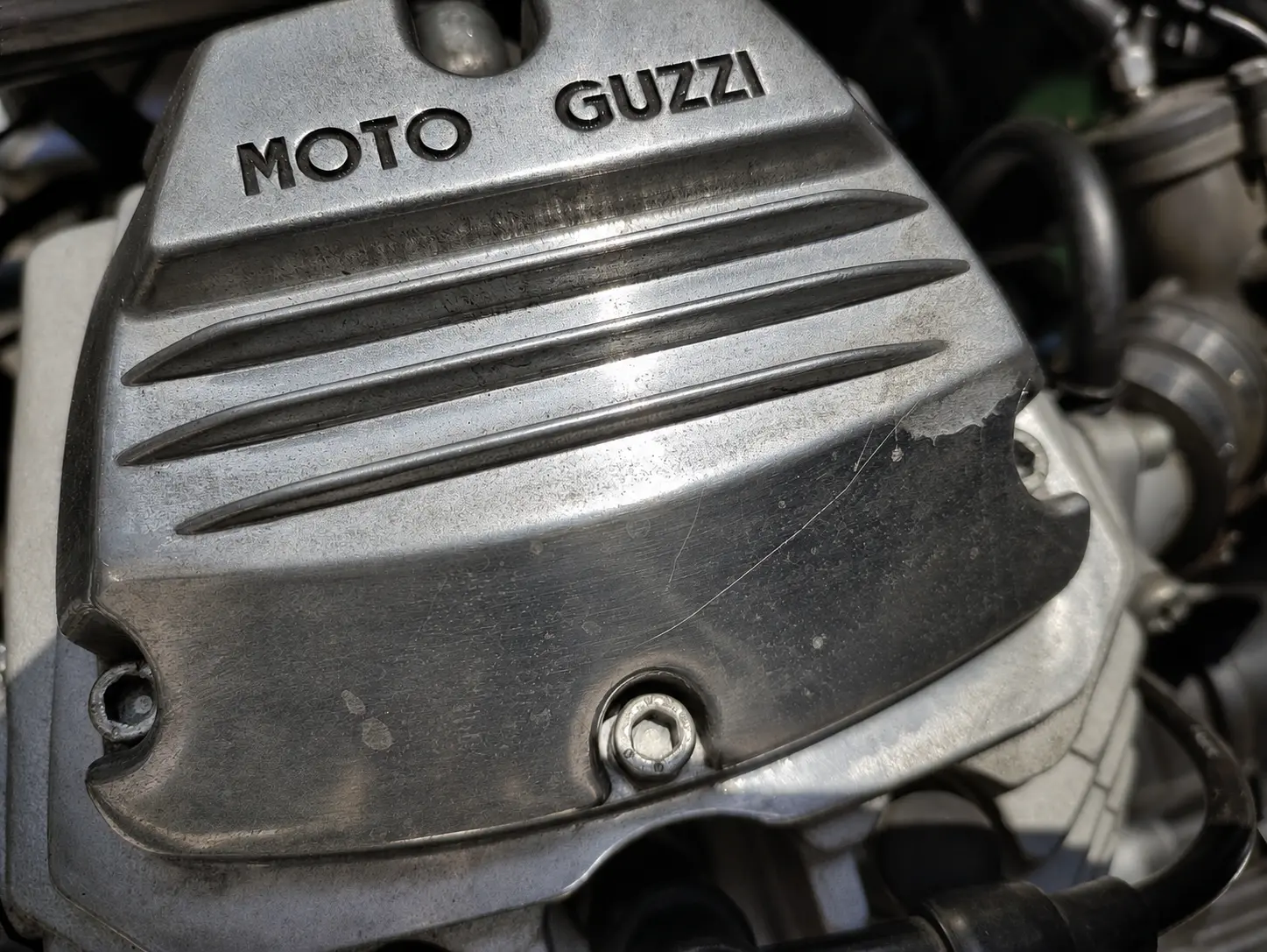 Dettaglio del motore bicilindrico Moto Guzzi della Nevada 750